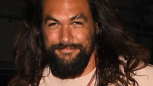 Sosem gondoltuk volna, de istenien kombinálta Jason Momoa a lilát a rózsaszínnel