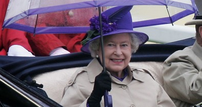 Senkinek nincs olyan menő esernyőgyűjteménye, mint Erzsébet királynőnek