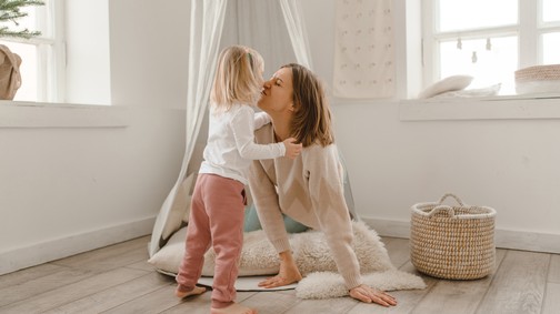 Segíts nekünk, és nyerj Mami Boxot vagy GLAMOUR Univerzum előfizetést!