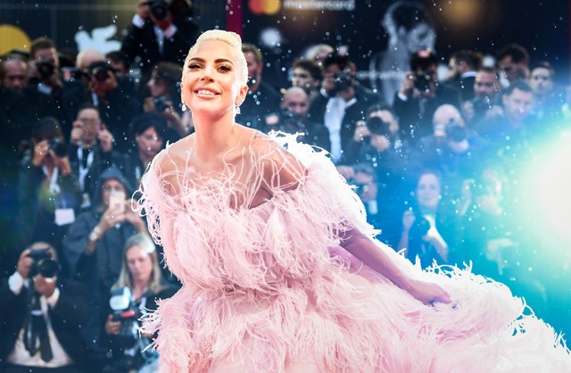 Lady Gaga lesz a Valentino új illatának arca: a parfüm üzenete pedig tökéletes