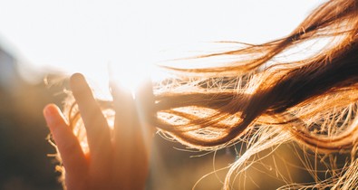 Otthoni hajápolás: így küzdhetsz a száraz és töredezett hajvégek ellen