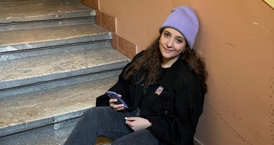 Cseri Hanna megmutatja, hogyan építsd be a lilát az öltözködésedbe