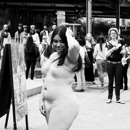 Navabi kampány meztelen plus size modellel