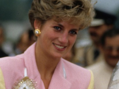 28 évvel ezelőtt Diana hercegné ugyanazt viselte, mint ma Katalin és Vilmos