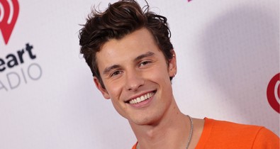 Shawn Mendes beleszeretett egy 26 évvel idősebb nőbe, amivel az internet nem tud mit kezdeni