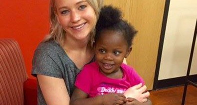 Nem hiszed el, mivel töltötte az Oscar-díjas színésznő a karácsony estét!