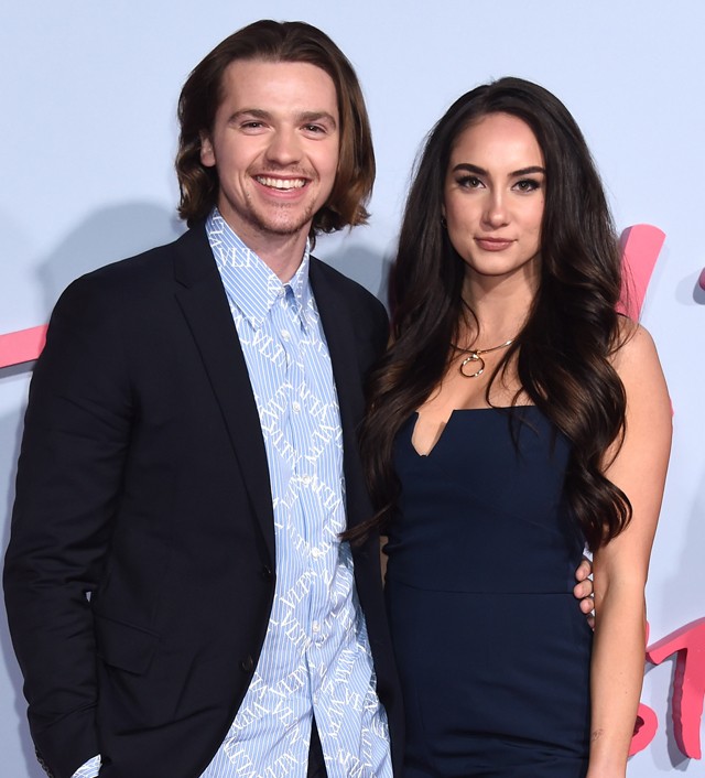 Megházasodott A csókfülke sztárja! Nézd, milyen jó párost alkotnak feleségével!