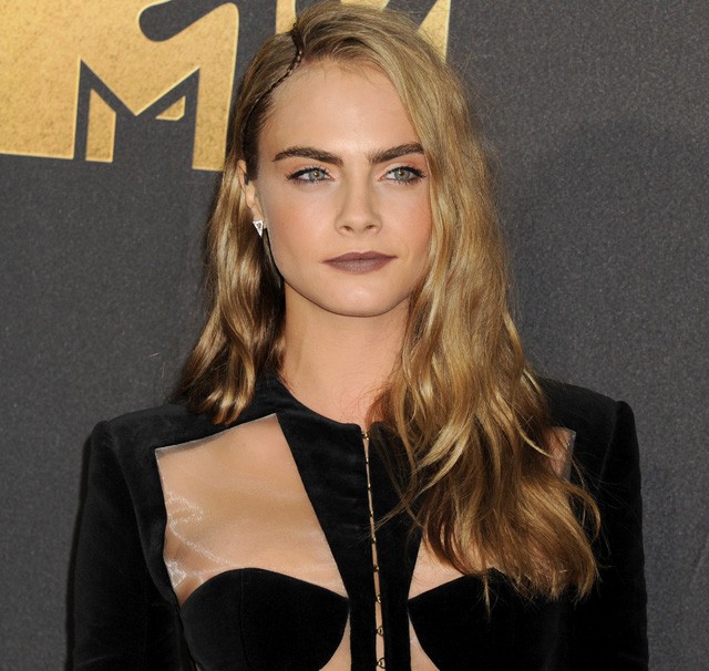 cara delevingne, suicide squad, öngyilkos osztag, frizura, haj, hajvágás, topmodell, képregény, comic con