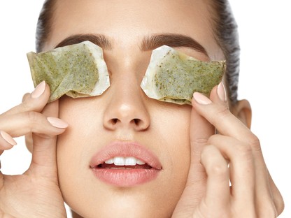 Modellek mondják el, hogyan tüntesd el a sötét karikákat a szemed alól