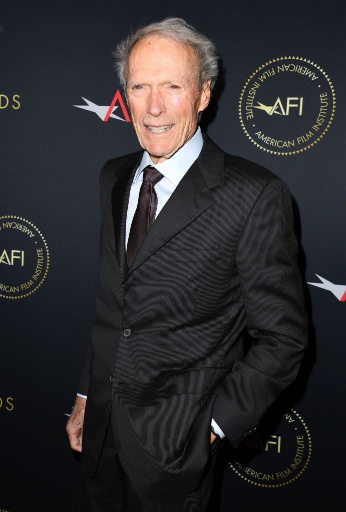 Clint Eastwood – 8 gyermek. A hollywoodi legenda élete során nyolc gyermek édesapja lett, különböző kapcsolatokból. A legidősebb és a legfiatalabb között több mint 40 év a korkülönbség. Eastwood mindig büszkén beszélt apaságáról.