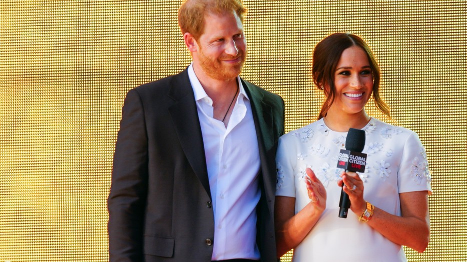 Meghan Markle szettjei egyre merészebbek New York-ban, mi pedig szóhoz sem jutunk tőle!