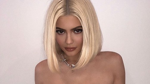 Kylie Jenner kezeslábasa meglepően olcsó és igazi őszi alapdarab lehet
