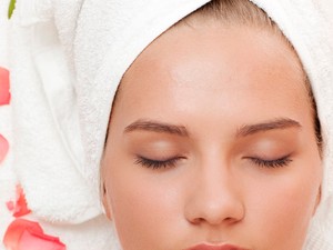 Ki kell próbálnod! Luxuskényeztetés a virágszirom arckezelés