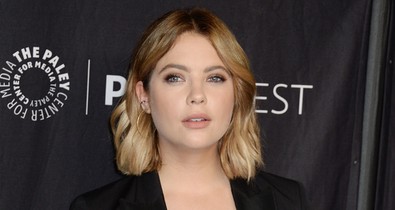 A Pretty Little Liars szőkesége már most posztolta a hét legdögösebb bikinis szelfijét
