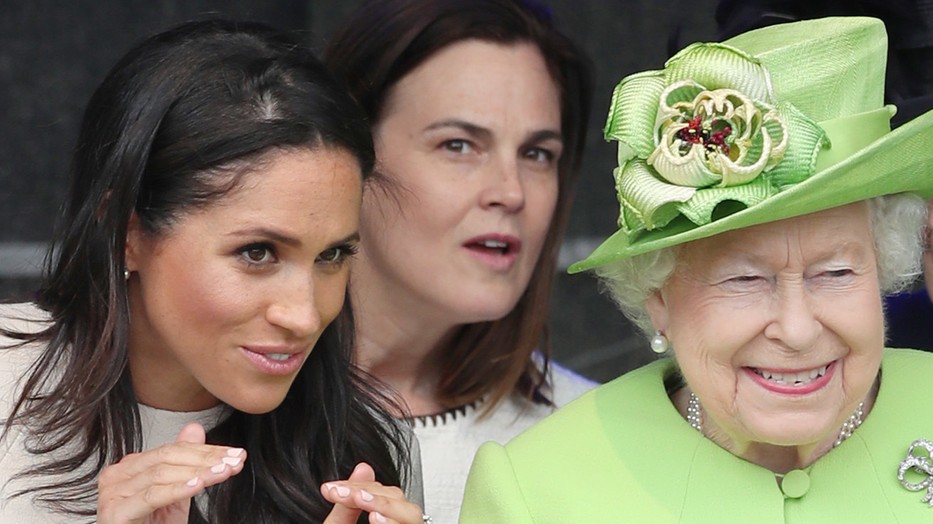 Meghan Markle, Erzsébet királynő, és a néhai uralkodó titkára, Samantha Cohen