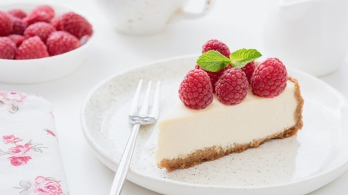 Glutén- és laktózmentes málnás sajttorta a nyugodt bűnözéshez