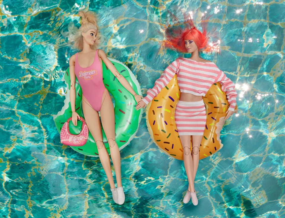  Barbie Balmain cuccokban lazít