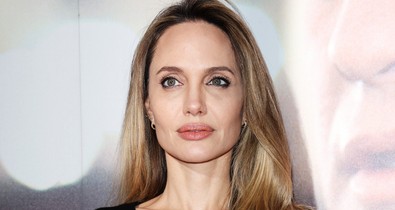Angelina Jolie rövid, szőke haja a legmenőbb dolog, amit ma láthatsz