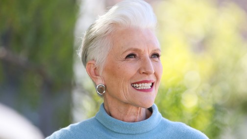 A strand mindenkié, kortól és alkattól függetlenül, azaz: 70 éves modelleket is a címlapra!