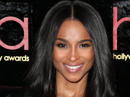 Ciara rendesen kitette melleit, egy igazi Macskanő volt ebben a bőrszerkóban