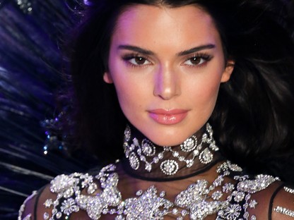 Kendall Jenner alakja a valóságban egyáltalán nem olyan, mint a photoshopolt fotóin