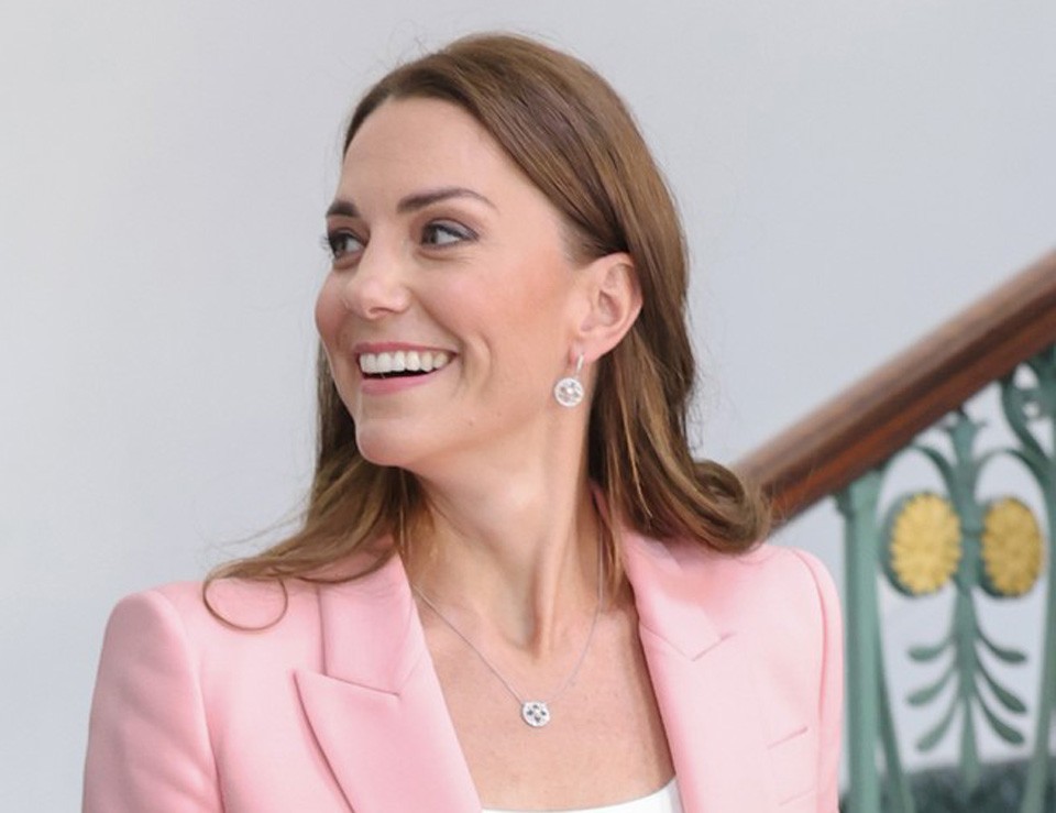 A remek összeállításhoz Katalin az egyik kedvenc Mappin & Webb márkájú ékszerszettjét választotta