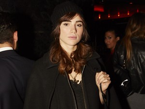 Suki Waterhouse haja már nem szőke!