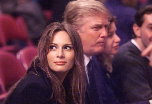 Ilyen gyönyörű nő volt Melania Trump 20 évvel ezelőtt: még a férje is teljesen máshogy festett, mint napjainkban