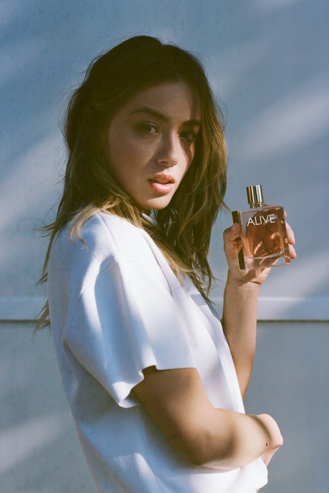 Így tölti a karantént a Hugo Boss legújabb illatának kampányarca! Exkluzív interjúnkban Chloe Bennet színésznővel beszélgettünk