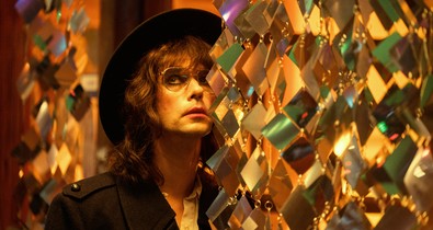 A radikális szovjet költő, Limonov igazi antihős, egyfajta „orosz Joker”, története pedig az ambícióval fűtött kisszerűség pusztító erejéről mesél