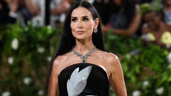 A 61 éves Demi Moore bevállalta a meztelenruhát, és tarolt