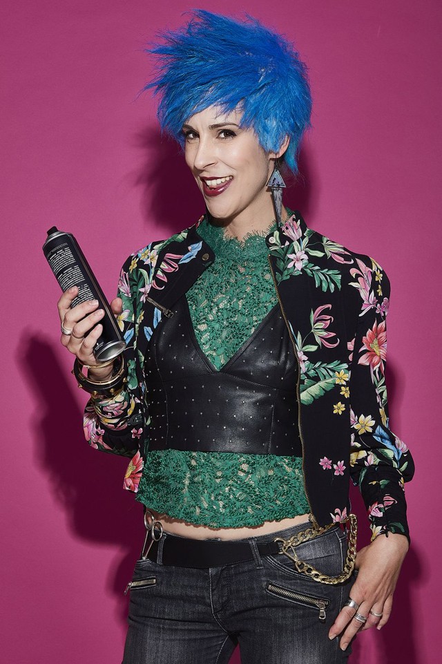 Pálfi Kata fodrásznőt alakít