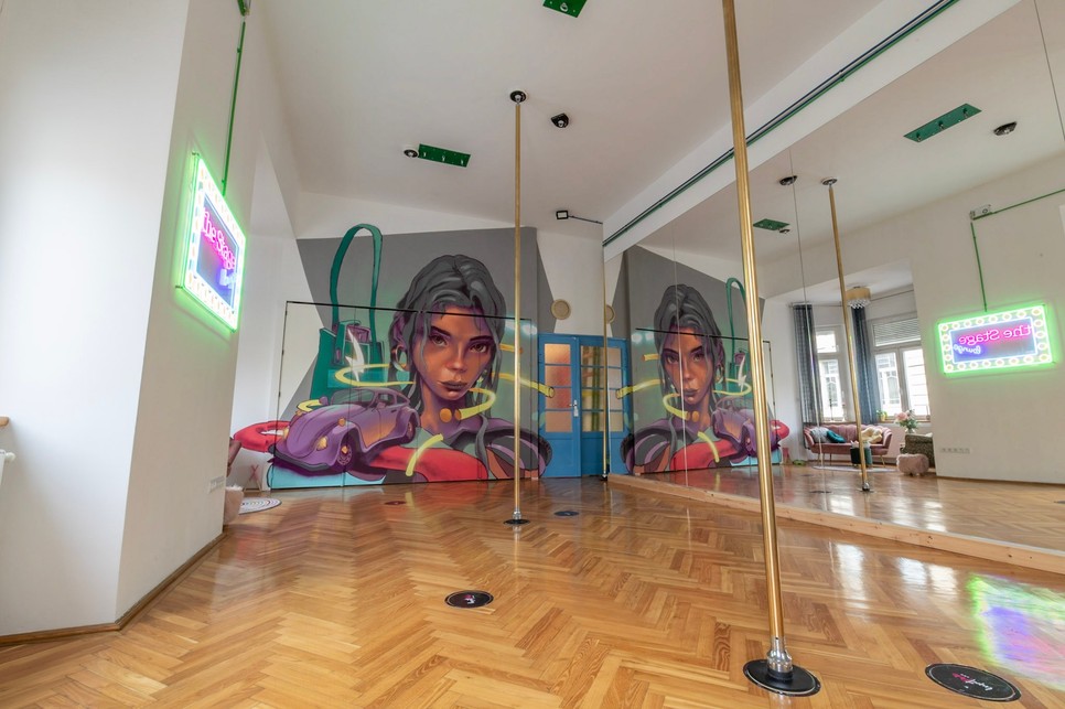 A Stage Longue and Privée igazán impozáns környezetet kínál a rúdsport szerelmesei számára, ahol privát órákra van lehetőség