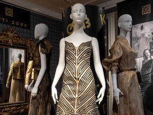 Júniusig még megnézheted a Dresszkód: Katti Zoób kiállítást!