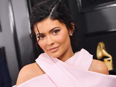 Tessék? Kylie Jenner falán óvszerek lógnak