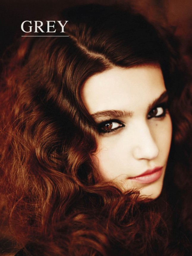 Alma Jodorowsky a Grey magazin címlapján