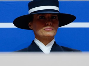 Nem Melania Trump csókálló kalapja az egyetlen ruhadarab, amire örökre emlékezni fogunk: íme a legemlékezetesebb szettek Donald Trump beiktatásáról