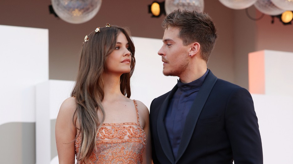 Palvin Barbara és Dylan Sprouse között csak úgy szikrázik a levegő