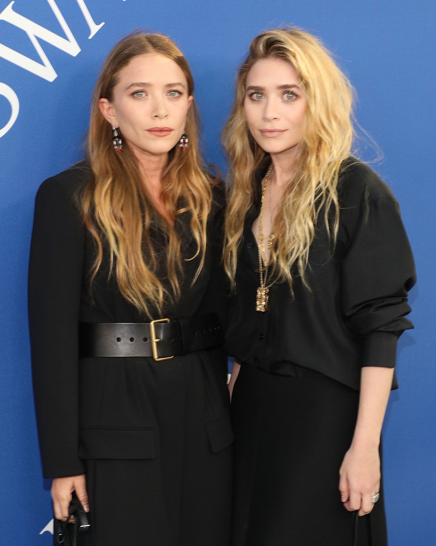 Mary-Kate és Ashley Olsen a 2018-as CFDA Awards-on a Brooklyn Múzeumban
