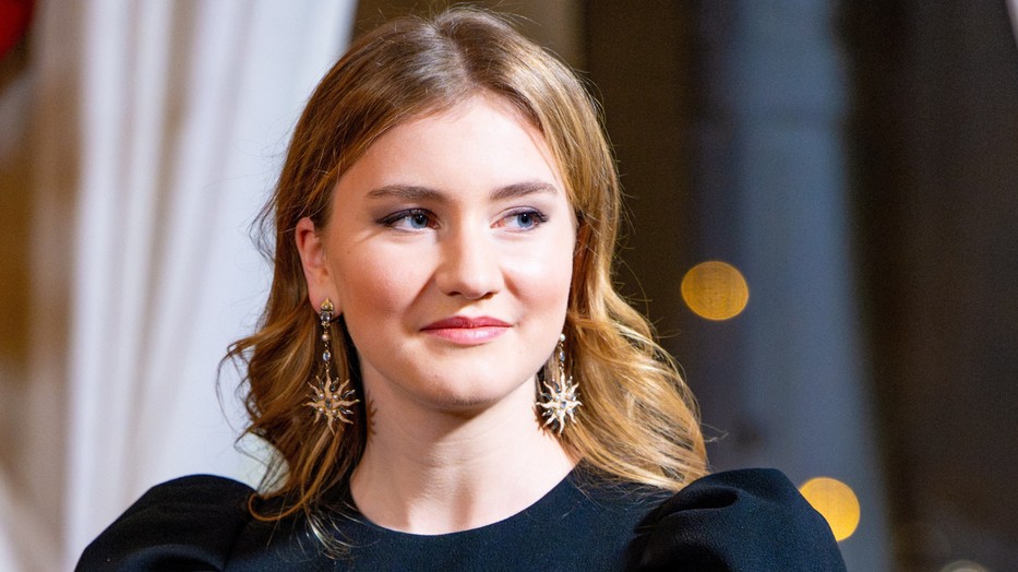 Erzsébet hercegnő már most királynőként ragyog 