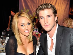 ÓÓÓ! Miley Cyrus megmutatta az első csókját Liam Hemsworth-szel