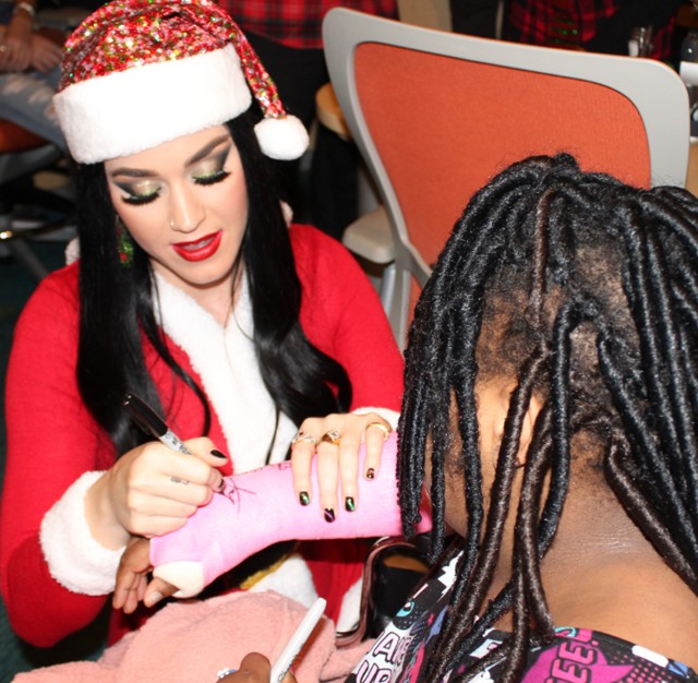 Katy Perry olyan szívmelengető dolgot tett, hogy megkönnyeztük!