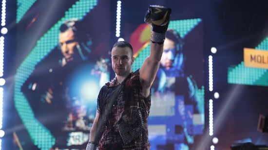 Sztárbox: Molnár Áron mérkőzésének ismét egy törölköző vetett véget, végre összeállt a szuperdöntős mezőny 