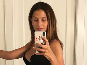 Bizarr? A sztárfeleség megmutatja, milyen gyakorlatot kell végezned, hogy jobb legyen a szex