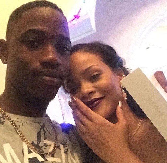 Úristen! Lelőtték Rihanna unokatestvérét, gyászol a család!