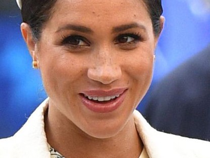 Meghan Markle egy olyan kiegészítőt viselt ma, ami egyáltalán nem jellemző rá