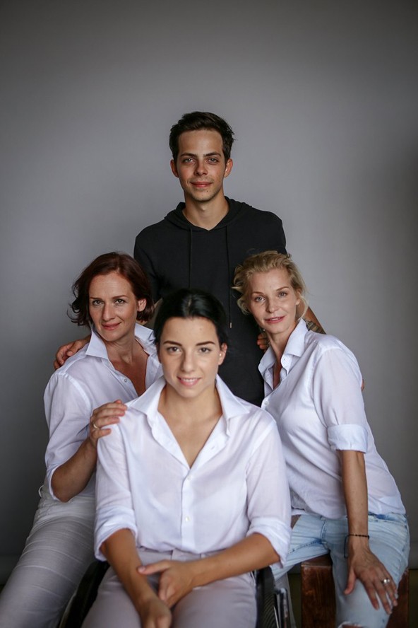 Illés Fanni, Lilu és Malek Andi gyönyörű, természetes bőrrel álltak modellt