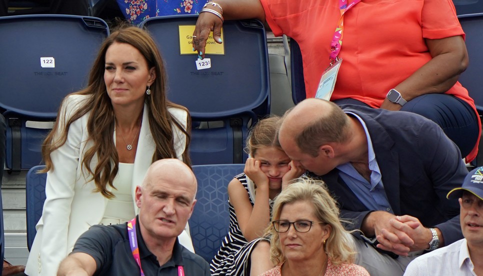 Katalin hercegné a szezon legmenőbb színében tündökölt a lelátón, de a show-t akkor is Sarolta lopta el arckifejezéseivel