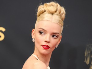 Anya Taylor-Joy Disney hercegnőként vonult be a 2021-es Emmy gálára