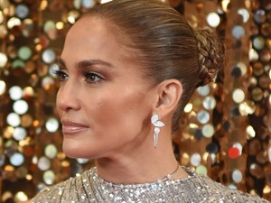 Jennifer Lopez egy olyan lábvillantást nyomott, hogy még mindig nem tértünk magunkhoz